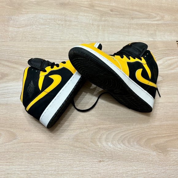 Air Jordan 1 Mid Black and Gold - Picture 4 of 6